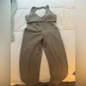 CSB olive leggings w drawstring and sport bra no tags but never worn